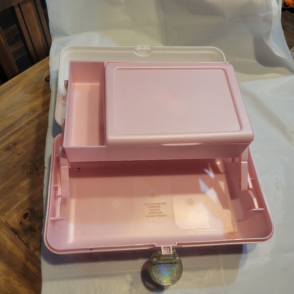 Caboodle original white top pink bottom with sparkle gold latch and handle - Picture 7 of 9